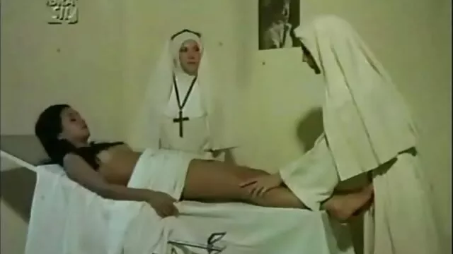 Porno chaud pas d'inscription  Deux femmes video hard amateur francais et cinq hommes