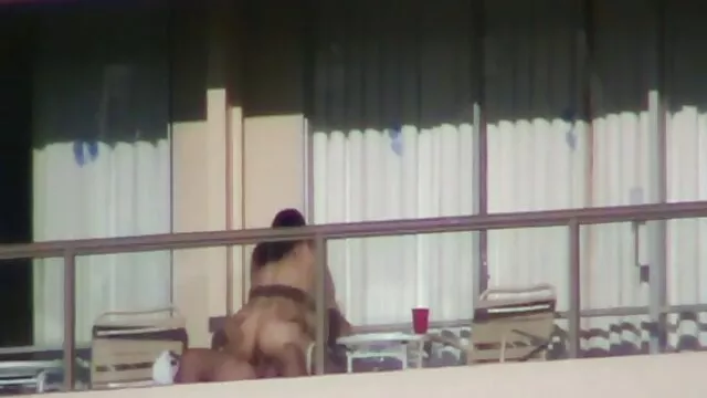 Porno chaud pas d'inscription  Juteux brunette avec echangiste amateur francais habile moelleux sucer