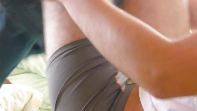 Porno chaud pas d'inscription  Brunette aux gros seins sucer voyeur amateur fr et baiser