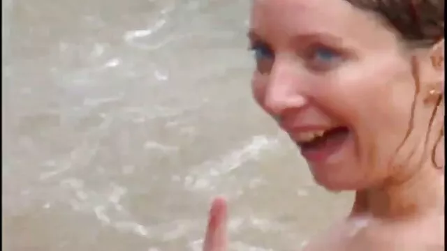 Porno chaud pas d'inscription  Mec aime lécher matures francaises amatrices les jambes de la femme et se masturber entre les jambes