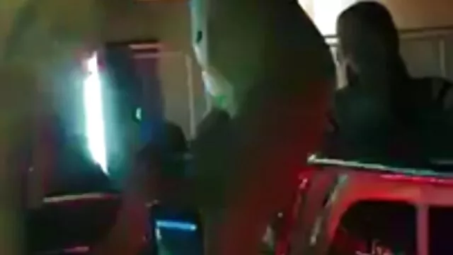 Porno chaud pas d'inscription  Il illumine l'âne, qui se pare de l'éclat de l'huile déversée sur la peau video sexe amateur en francais