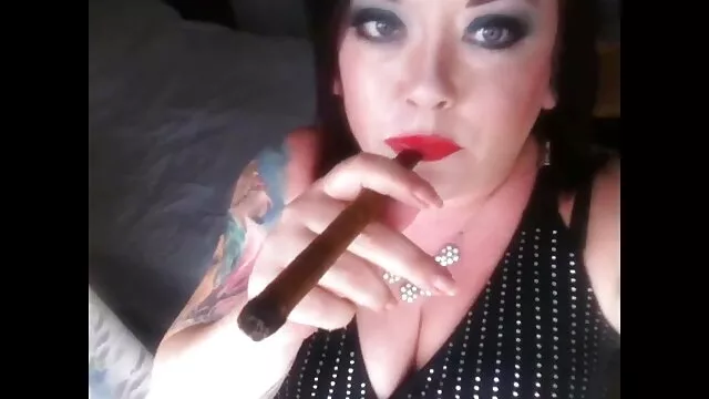 Porno chaud pas d'inscription  Chauve étudiant et professeur video erotique amateur francais occupé baise sur une chaise
